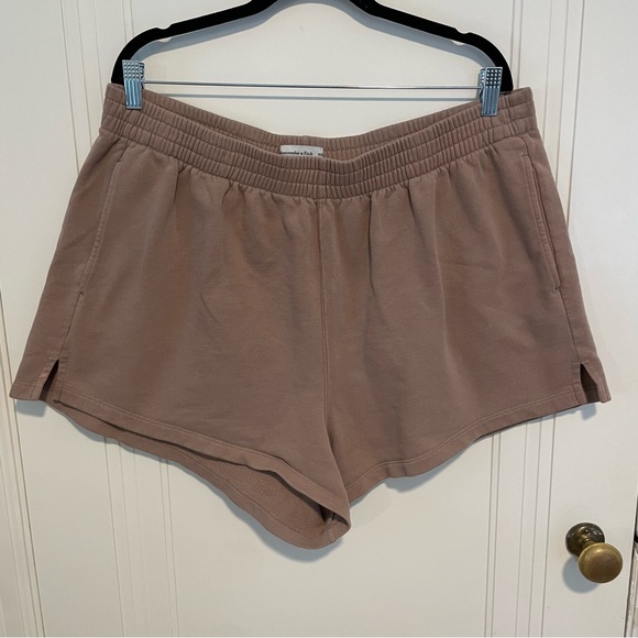Abercrombie Sunday Sweat Shorts in‎ Tan - Picture 5 of 7